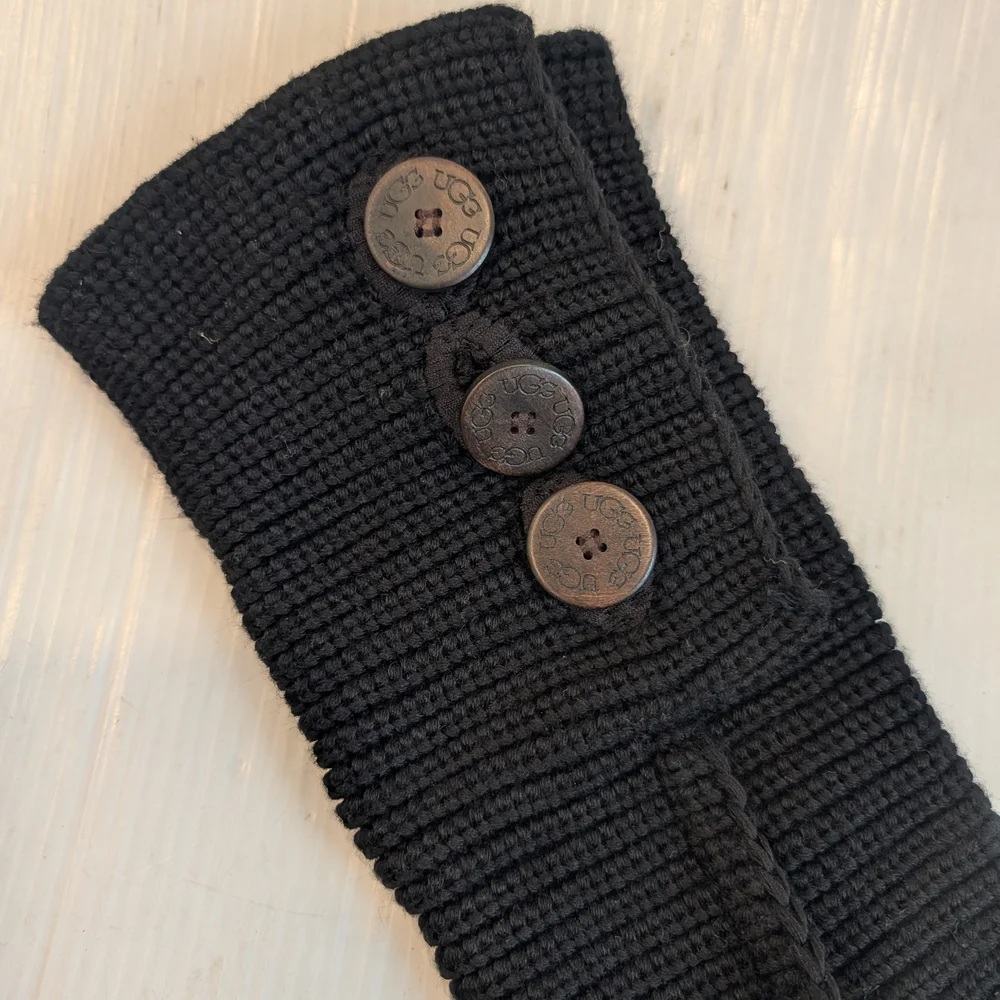 Classic UGG Cardy Women's Black Knit Slouchy Button Boots Size 5